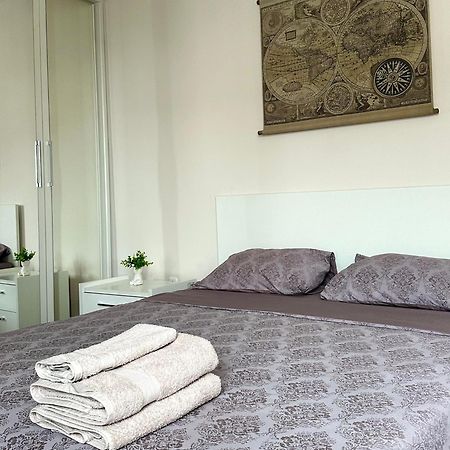 Appartement Moonlight Charming Shelter - 3Br 180º Balcony View à Oradea Extérieur photo