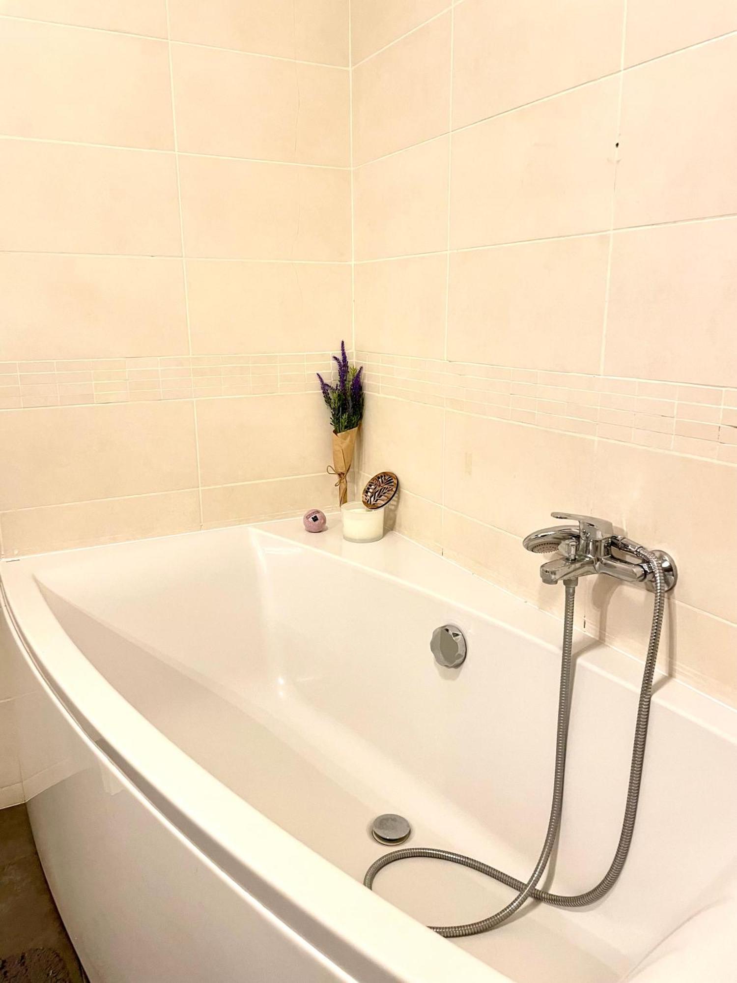Appartement Moonlight Charming Shelter - 3Br 180º Balcony View à Oradea Extérieur photo