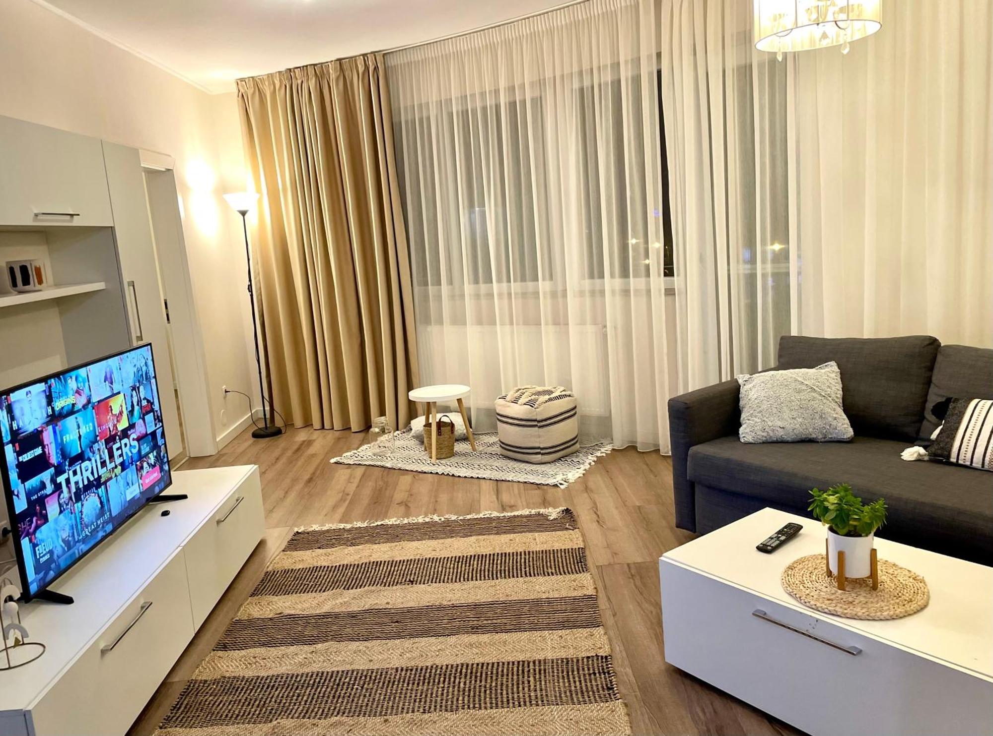 Appartement Moonlight Charming Shelter - 3Br 180º Balcony View à Oradea Extérieur photo