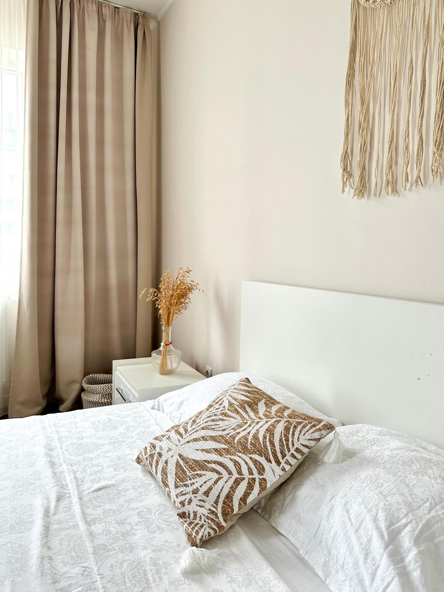 Appartement Moonlight Charming Shelter - 3Br 180º Balcony View à Oradea Extérieur photo