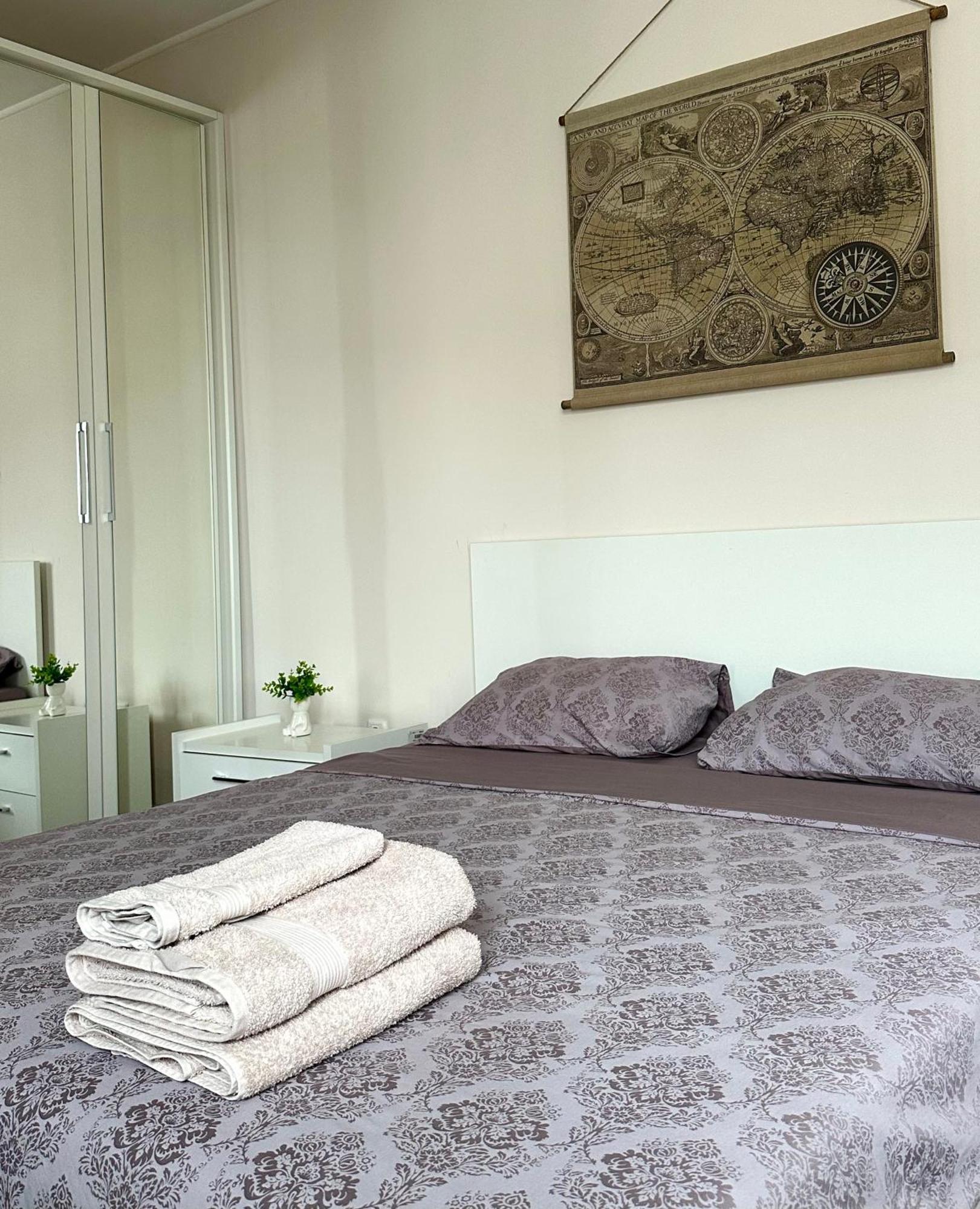 Appartement Moonlight Charming Shelter - 3Br 180º Balcony View à Oradea Extérieur photo